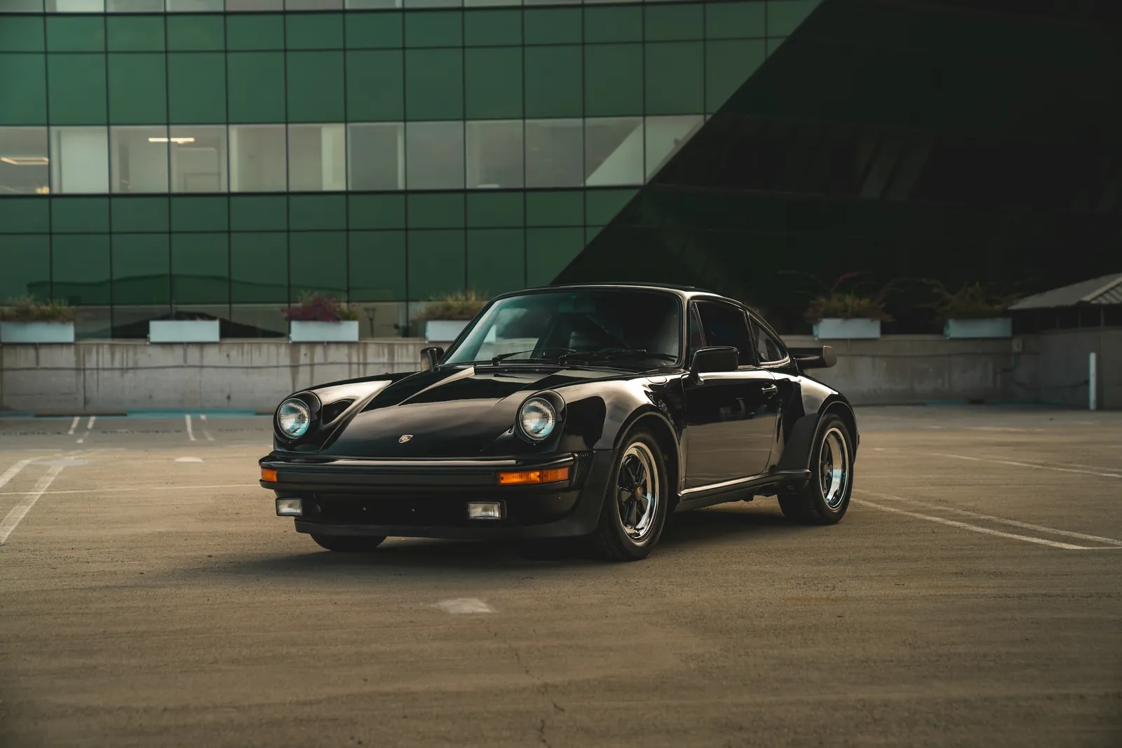 Porsche 911 Turbo (930), przód z boku