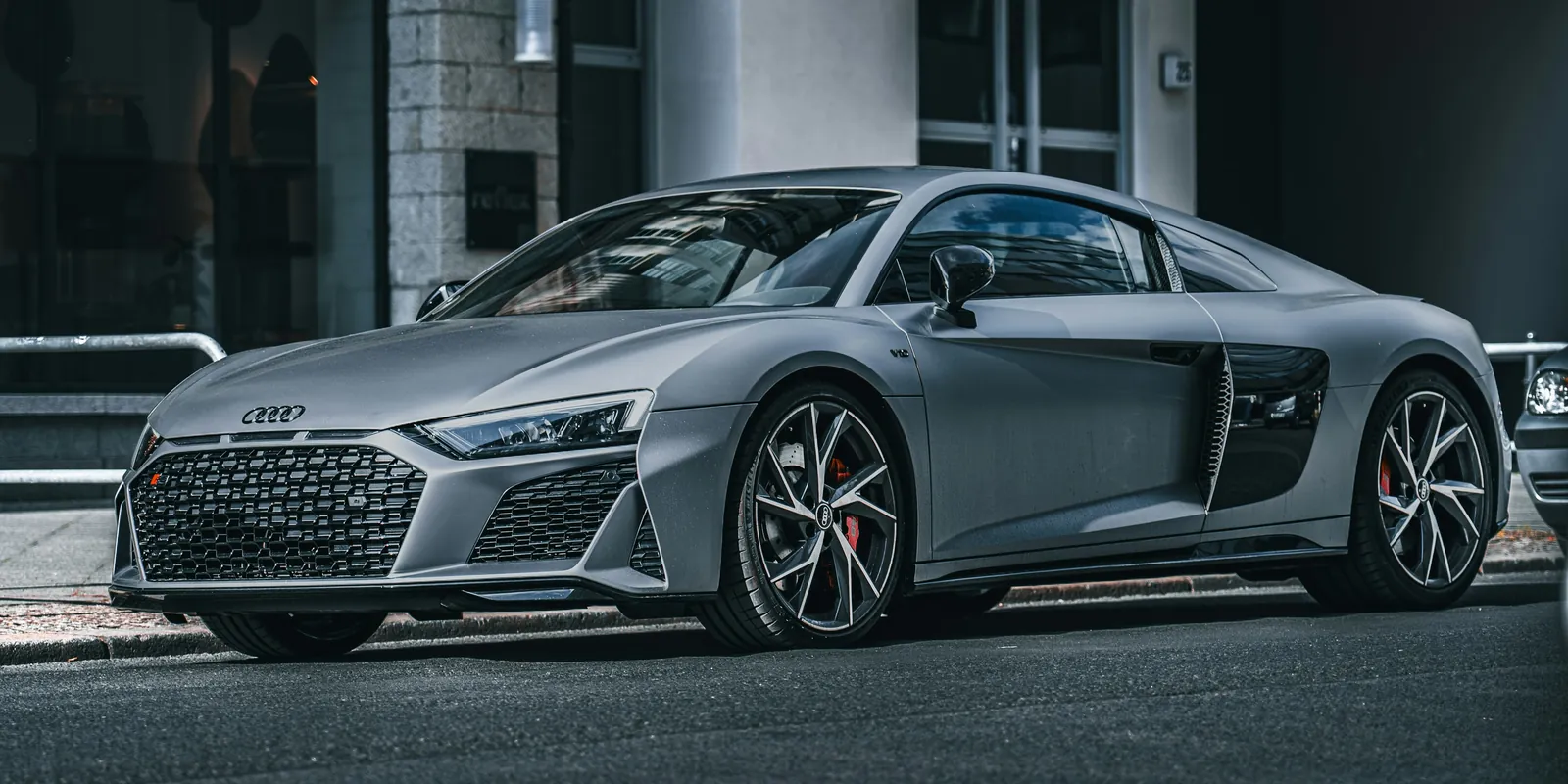 Audi R8 V10 performance, przód z boku