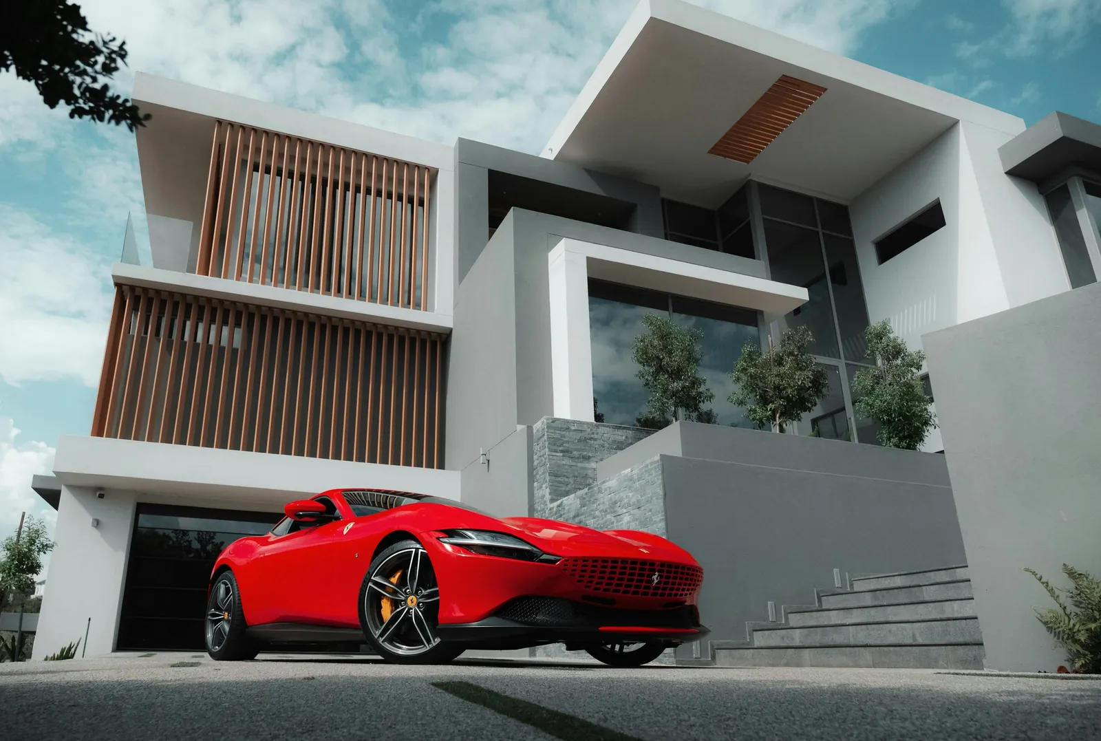 Ferrari Roma, przód z boku