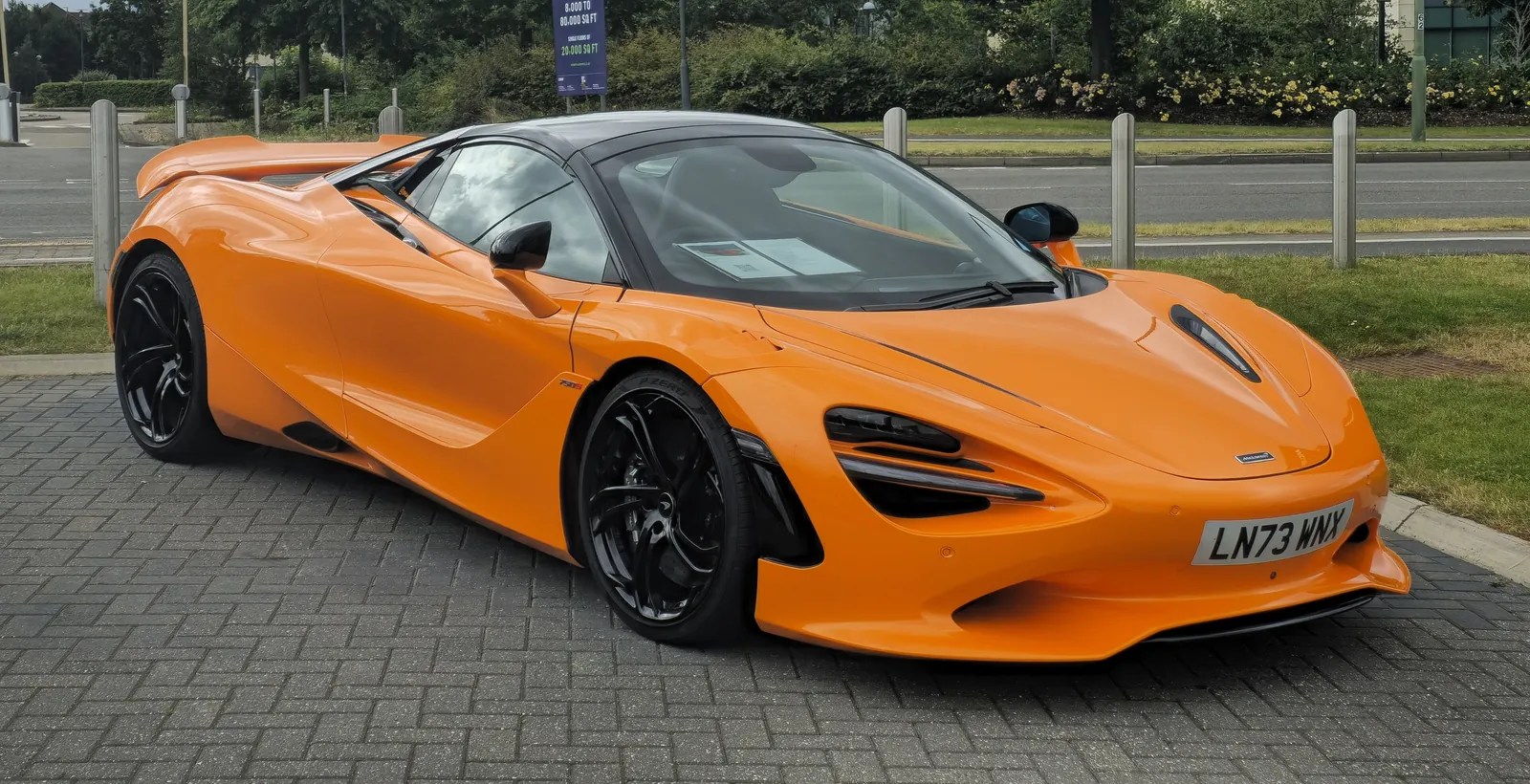 McLaren 750S, przód z boku